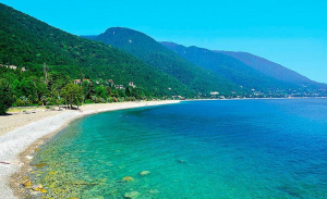 Гагра или Гудаута: где лучше отдыхать в 2025 году?